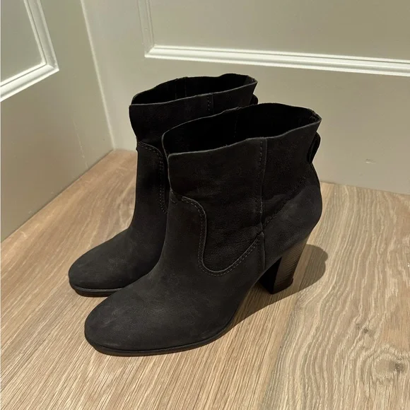 Vince Camuto Feina ankle bootie black suede - Picture 2 of 11